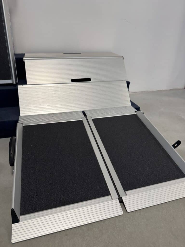 rampy i podjazdy dla osób z niepełnosprawnościami rehasense