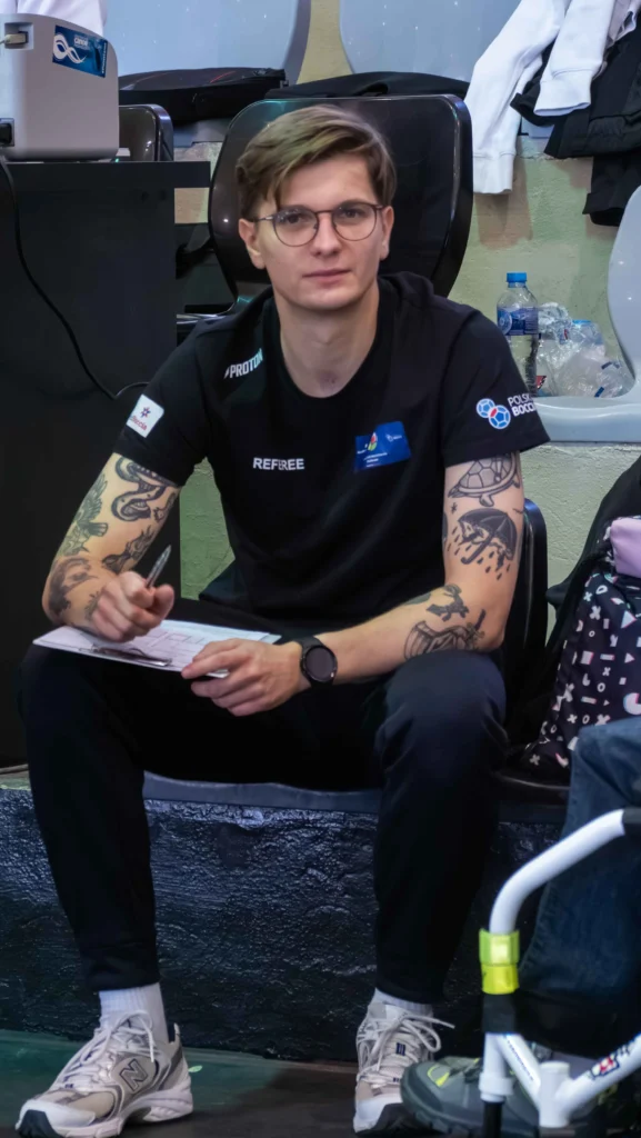 Sędzia boccia Piotr Schaar prowadzący dokumentację meczu podczas Mistrzostw Polski 2025