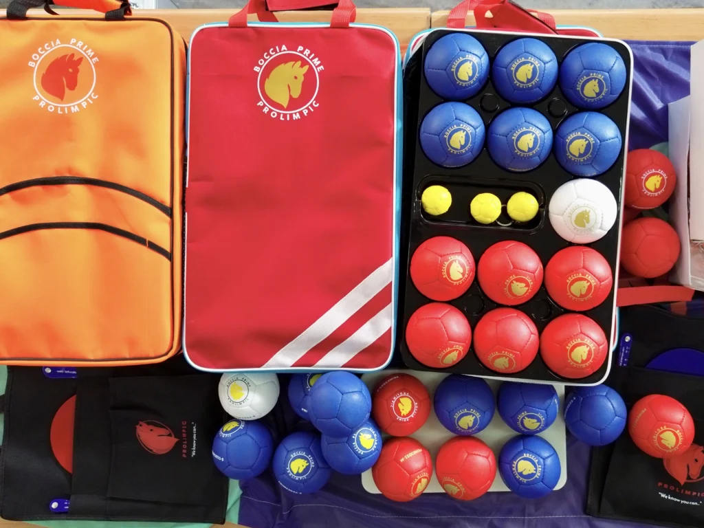 walizki boccia prime z zestawem piłek czerwonych niebieskich i białych