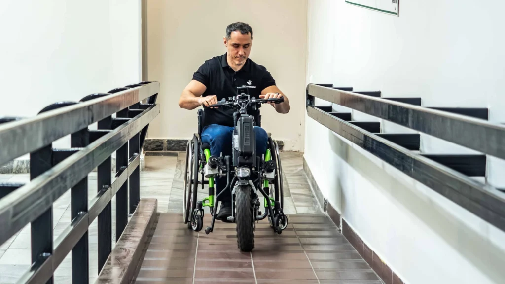 Test przystawki elektrycznej Rehasense do wózka aktywnego — prezentacja na MP Bocci 2025