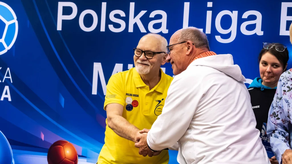 Waldemar Trószyński odbierający wyróżnienie organizatorskie MP Bocci 2025.
