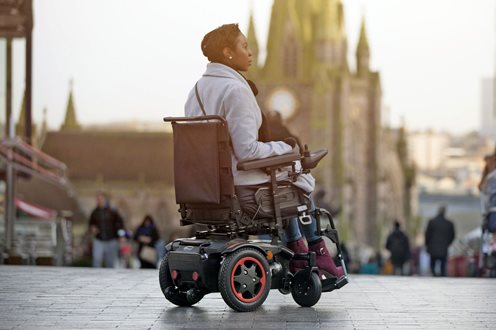 Quickie q100 r wÓzek elektryczny z napĘdem na tylne koŁa
