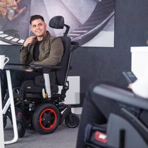 Quickie q300 m mini wÓzek elektryczny z napĘdem na Środkowe koŁa