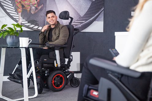 Quickie q300 m mini wÓzek elektryczny z napĘdem na Środkowe koŁa