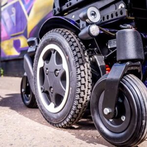 Quickie q300 m mini teens wÓzek elektr. z nap. na Środkowe koŁa
