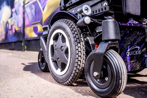 Quickie q300 m mini teens wÓzek elektr. z nap. na Środkowe koŁa