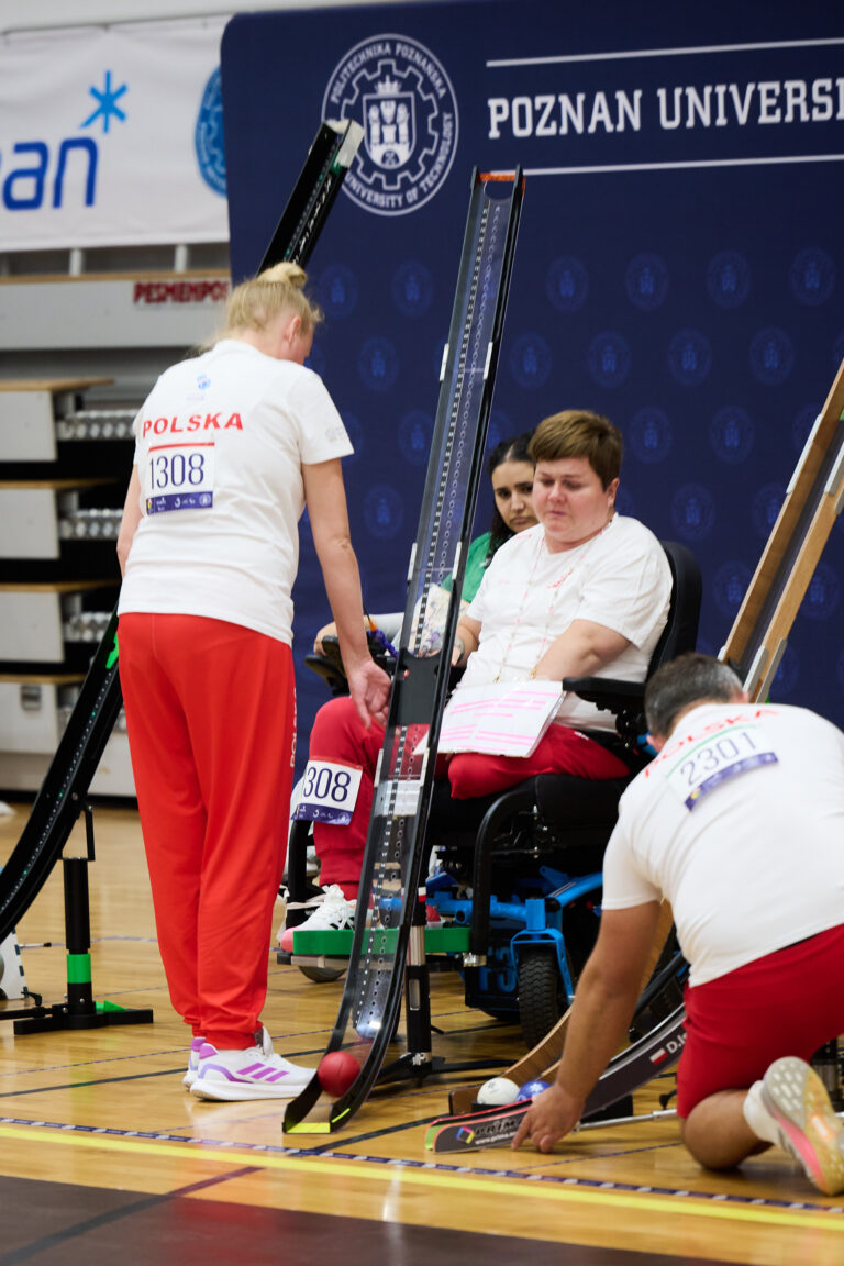 Asystent zawodnika BC3 przy rampie – Poznań 2026 World Boccia Challenger