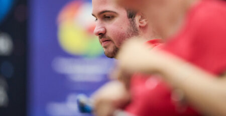 Asystent zawodnika BC3 przy rampie – Poznań 2026 World Boccia Challenger