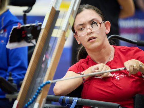 Sędzia podczas pomiaru odległości bil – Poznań 2026 World Boccia Challenger