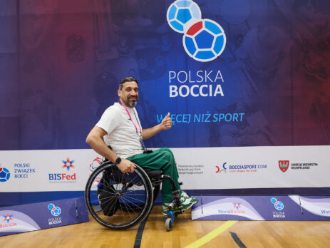 Zawodnik boccia w trakcie rzutu – Poznań 2026 World Boccia Challenger
