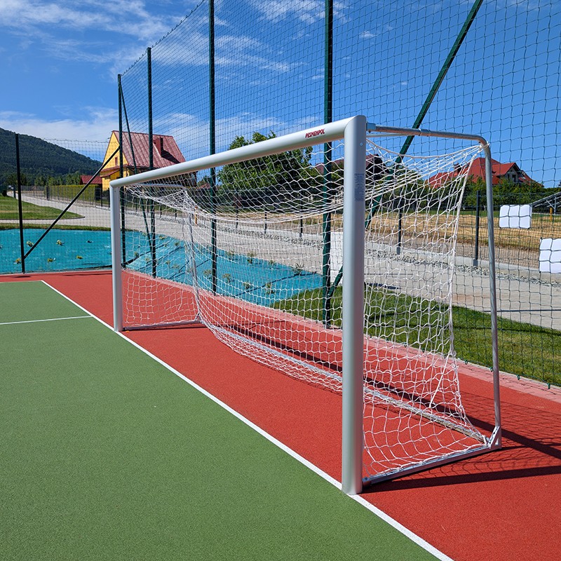 Bramka do piłki nożnej 5 x 2 m 9-06
