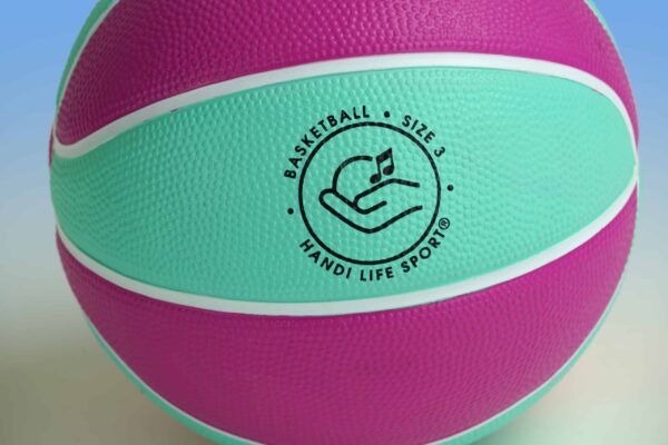 Dźwiękowa piłka do koszykówki rozmiar 3 Handi Life Sport na tle nieba