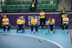 Drużyna w żółtych koszulkach na turnieju bocci – Bielsko-Biała, wrzesień 2026