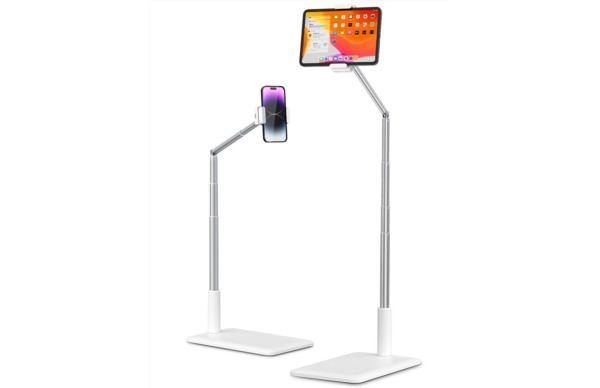 Pro ski stand 1.jpg Stojak podłogowy pod tablet ustawiony przy symulatorze narciarskim