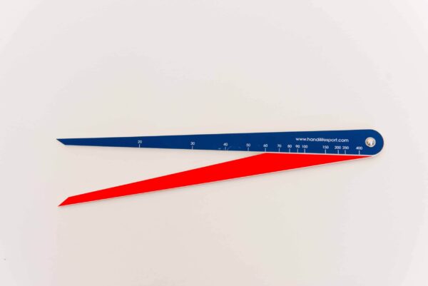 Pomiar odległości w boccii cyrklem pomiarowym 29 cm