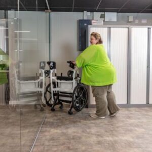 Invacare Action Ampla – wózek inwalidzki beriatryczny – zdjęcie 6