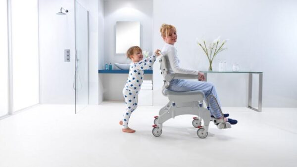 Invacare Ocean Ergo 5" – wózek toaletowy-prysznicowy – zdjęcie 4