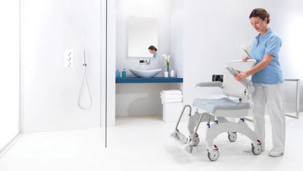 Invacare Ocean Ergo 5" – wózek toaletowy-prysznicowy – zdjęcie 5