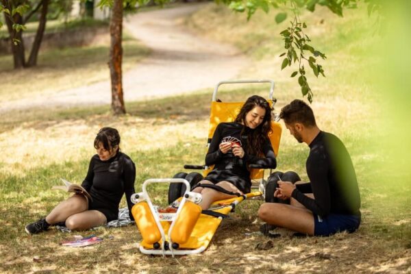 Wózek plażowy Sofao z odchylonym oparciem jako leżak
